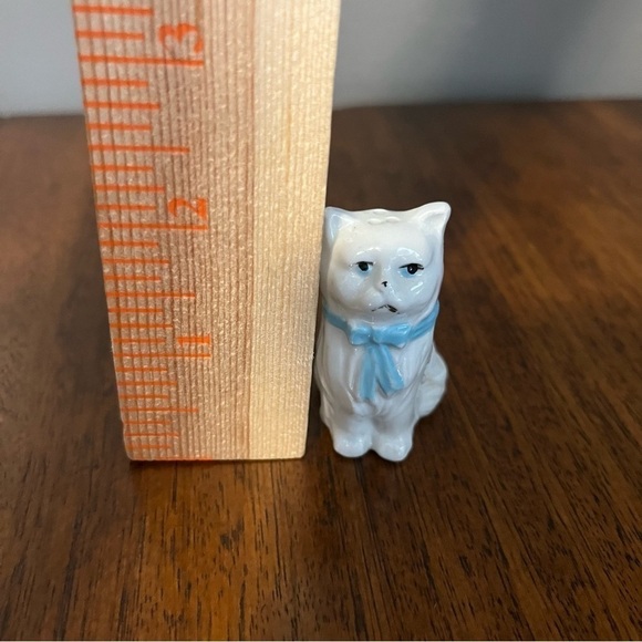 Vintage kitty cat salt shaker. - Picture 7 of 8
